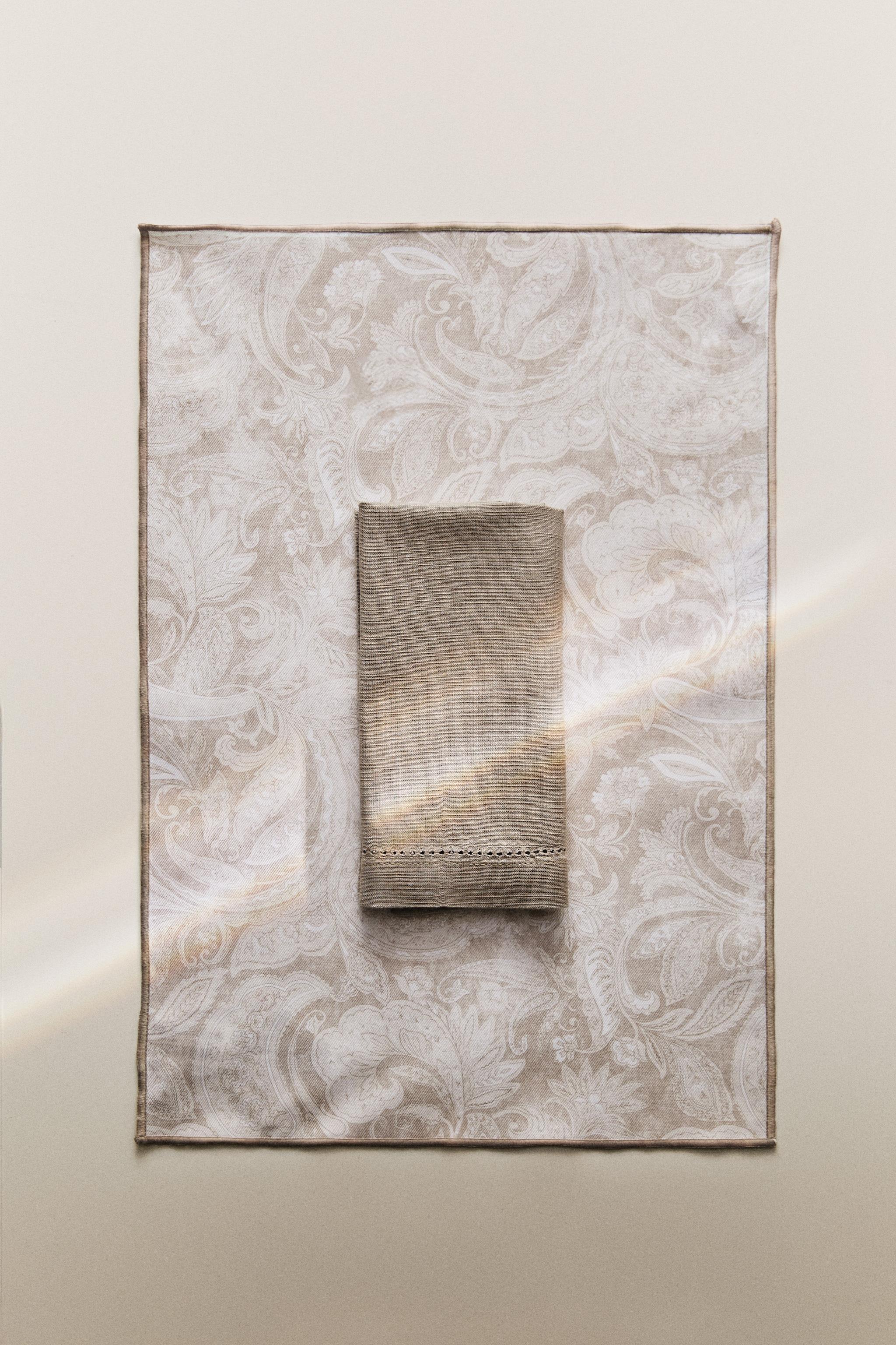 PAISLEY PRINT RESIN-COATED PLACEMAT